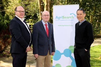 Norman McMordie (Vice Chair of AgriSearch) [Centre] congratulating Prof. Nigel Scollan (Queen's University) and Dr Taro Takahashi (AFBI) on being awarded an AgriSearch PhD Scholarship
